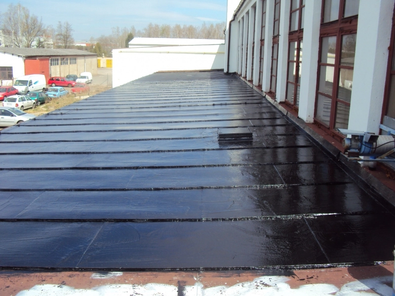 Renovační nátěr ploché asfaltové a plechové střechy