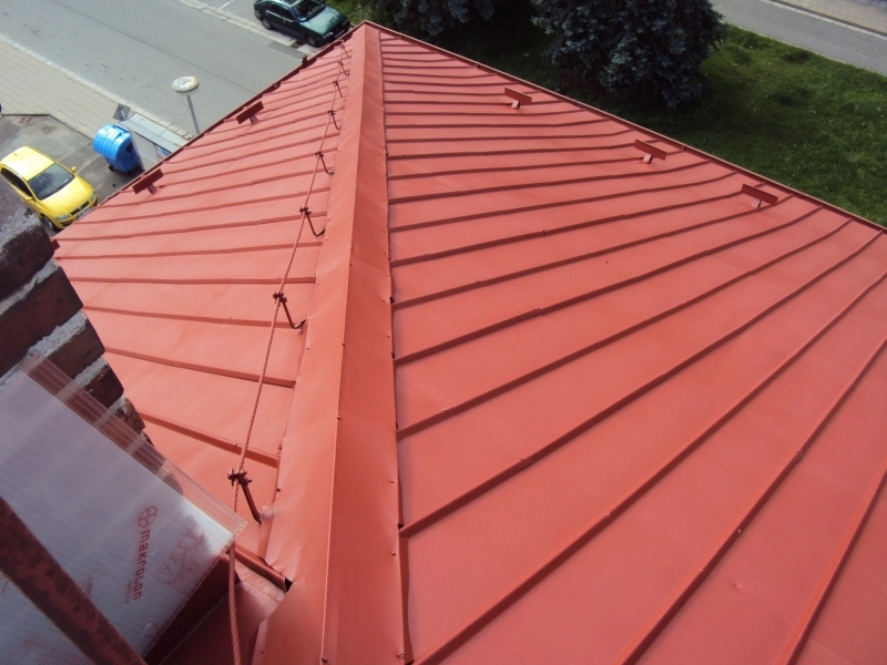 Renovační nátěr alukrytové střechy