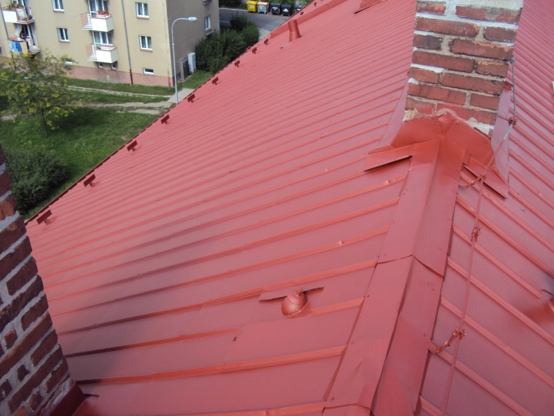 Renovační nátěr alukrytové střechy