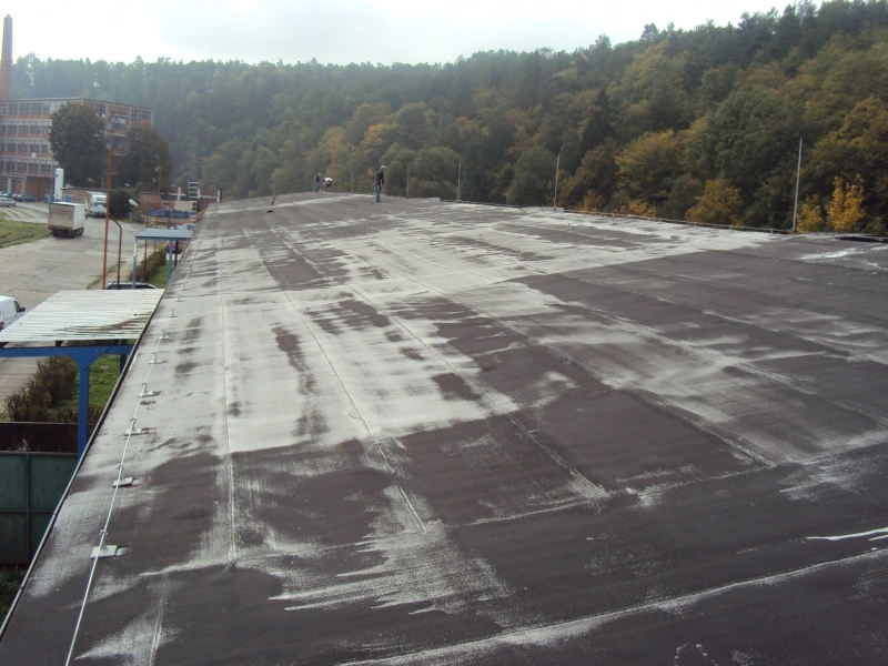 Renovační nátěr ploché asfaltové a plechové střechy