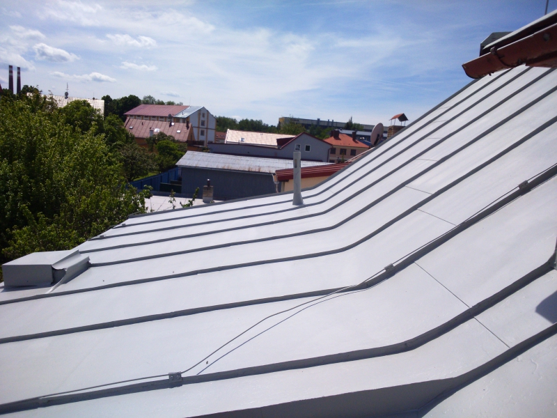 Renovační nátěr plechové střechy