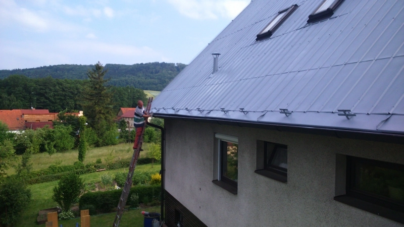 Renovační nátěr alukrytové střechy