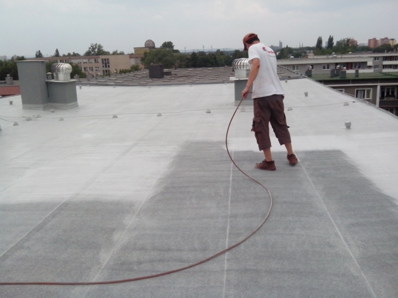 Renovační nátěr ploché asfaltové střechy - Obrázek 1