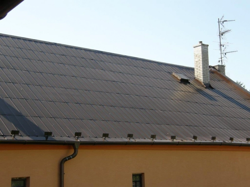 Renovační nátěr plechové střechy