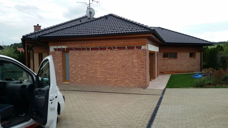 Renovační nátěr taškové střechy