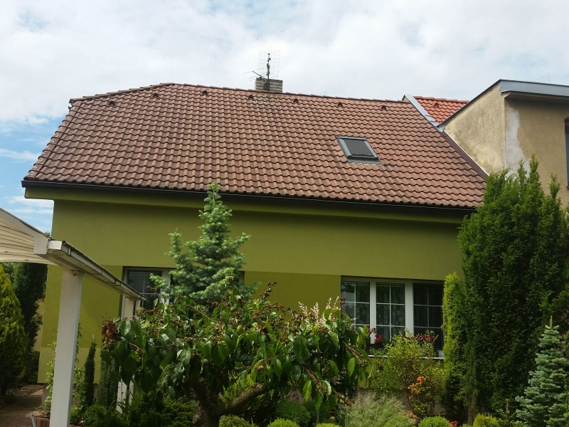 Renovační nátěr taškové střechy
