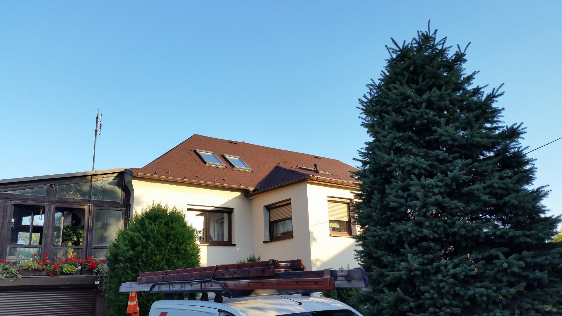 Odstín HNĚDÝ (RAL cca 8017)
