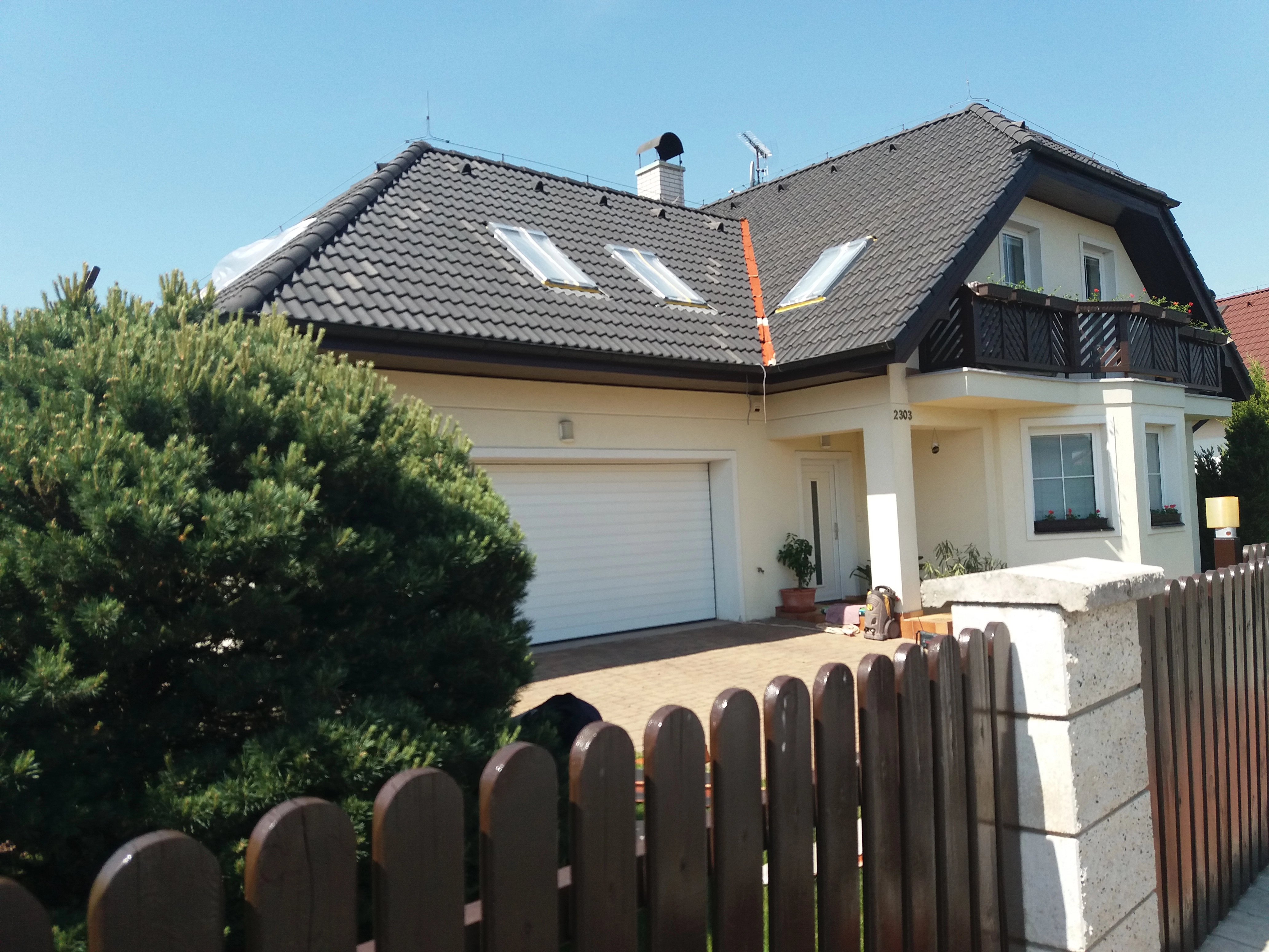 Renovační nátěr taškové střechy