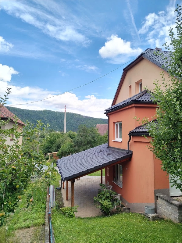 Renovační nátěr taškové střechy