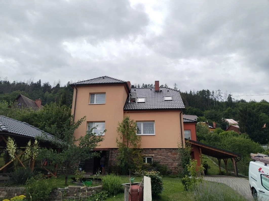 Renovační nátěr taškové střechy