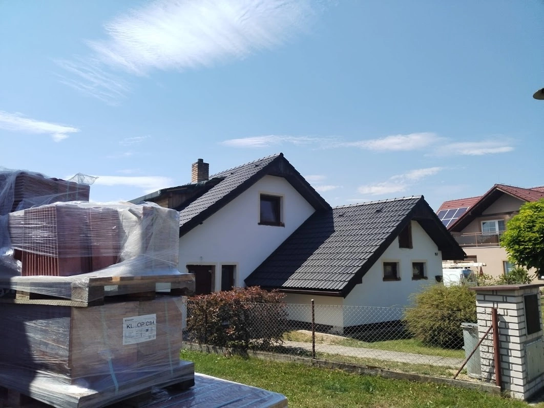 Renovační nátěr taškové střechy