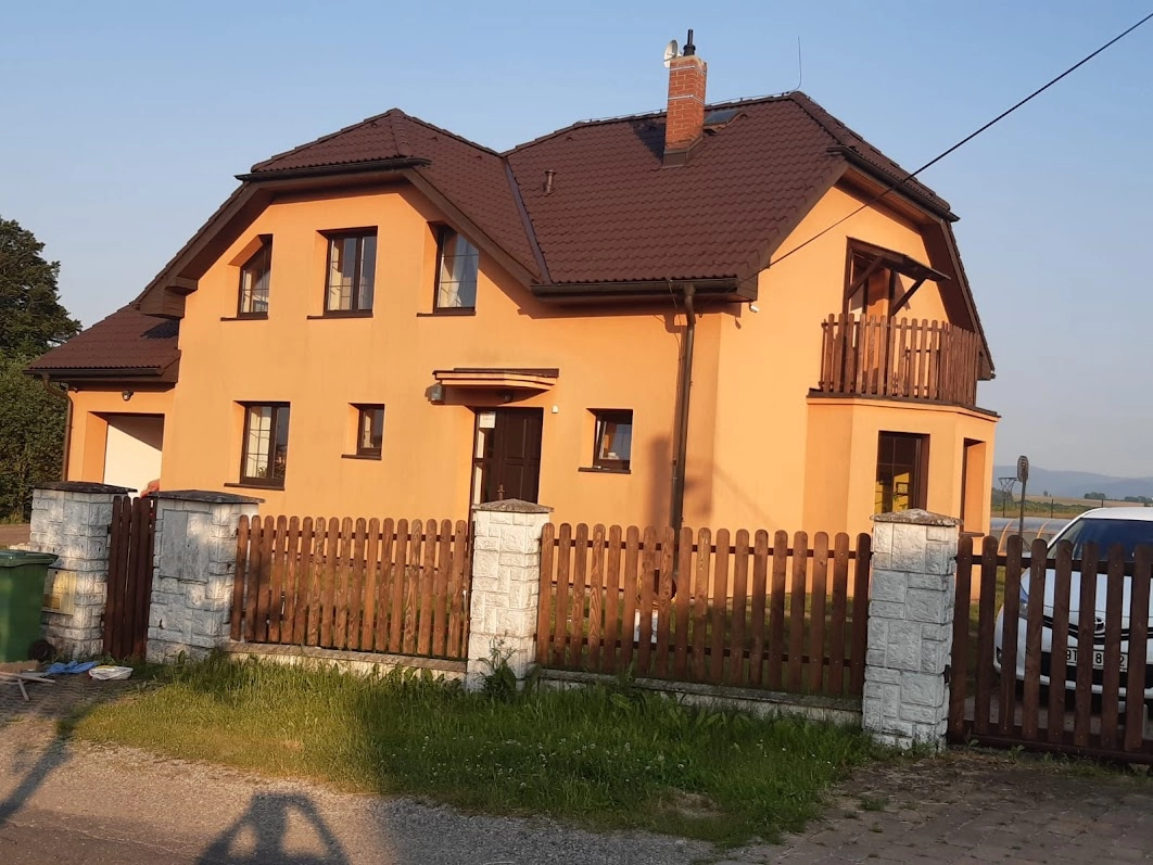 Renovační nátěr taškové střechy 