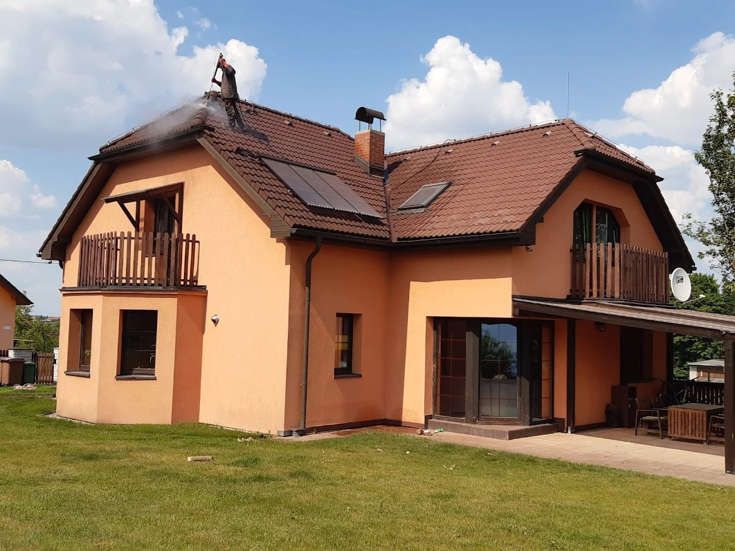 Renovační nátěr taškové střechy 