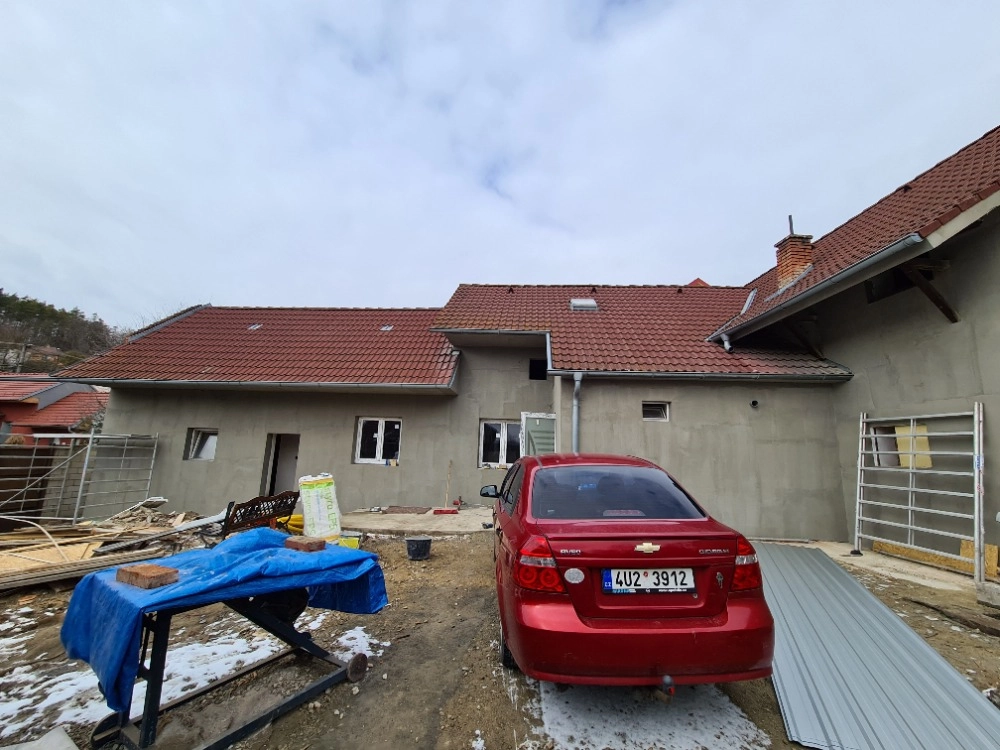 Renovační nátěr taškové střechy