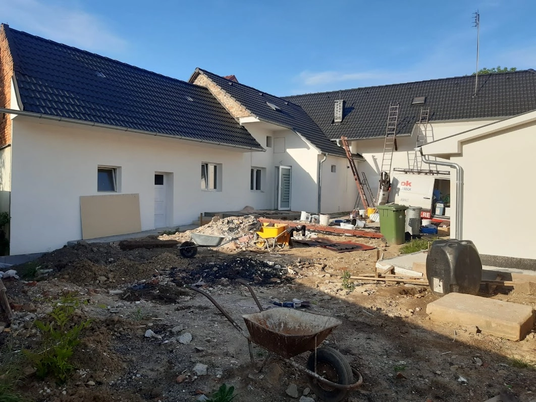 Renovační nátěr taškové střechy