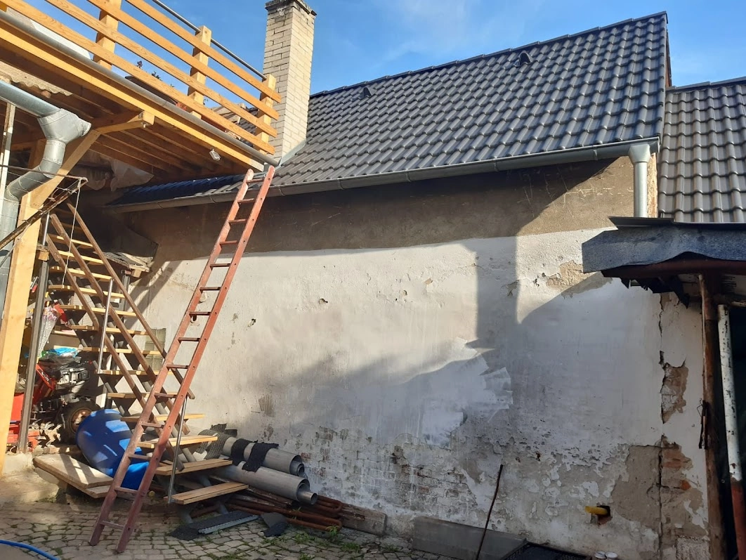 Renovační nátěr taškové střechy