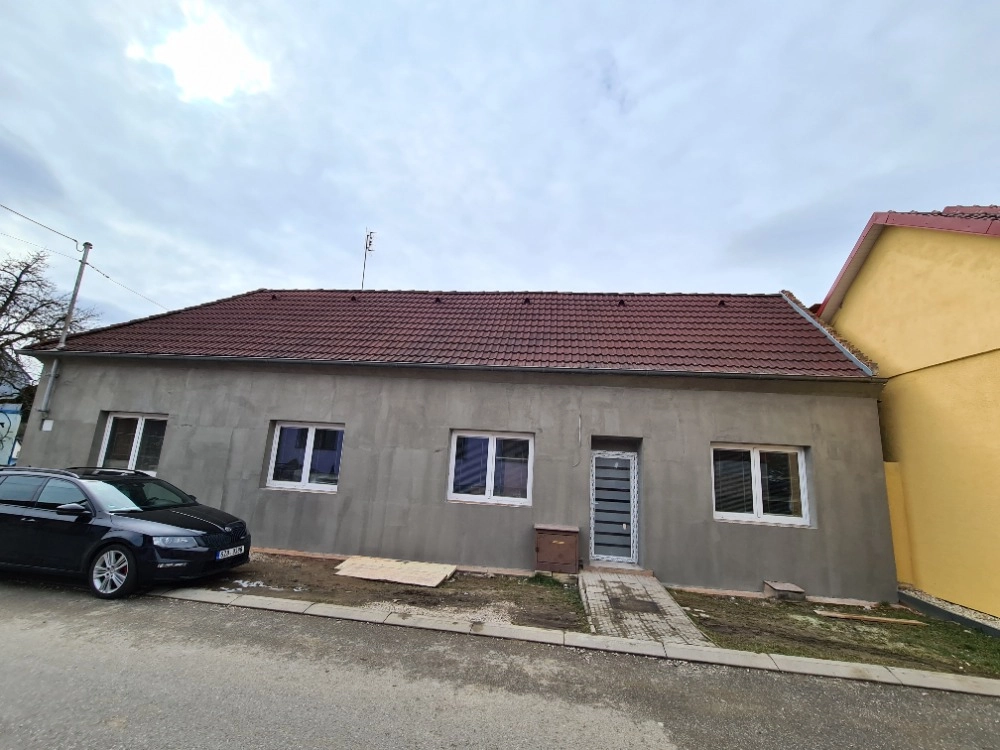 Renovační nátěr taškové střechy