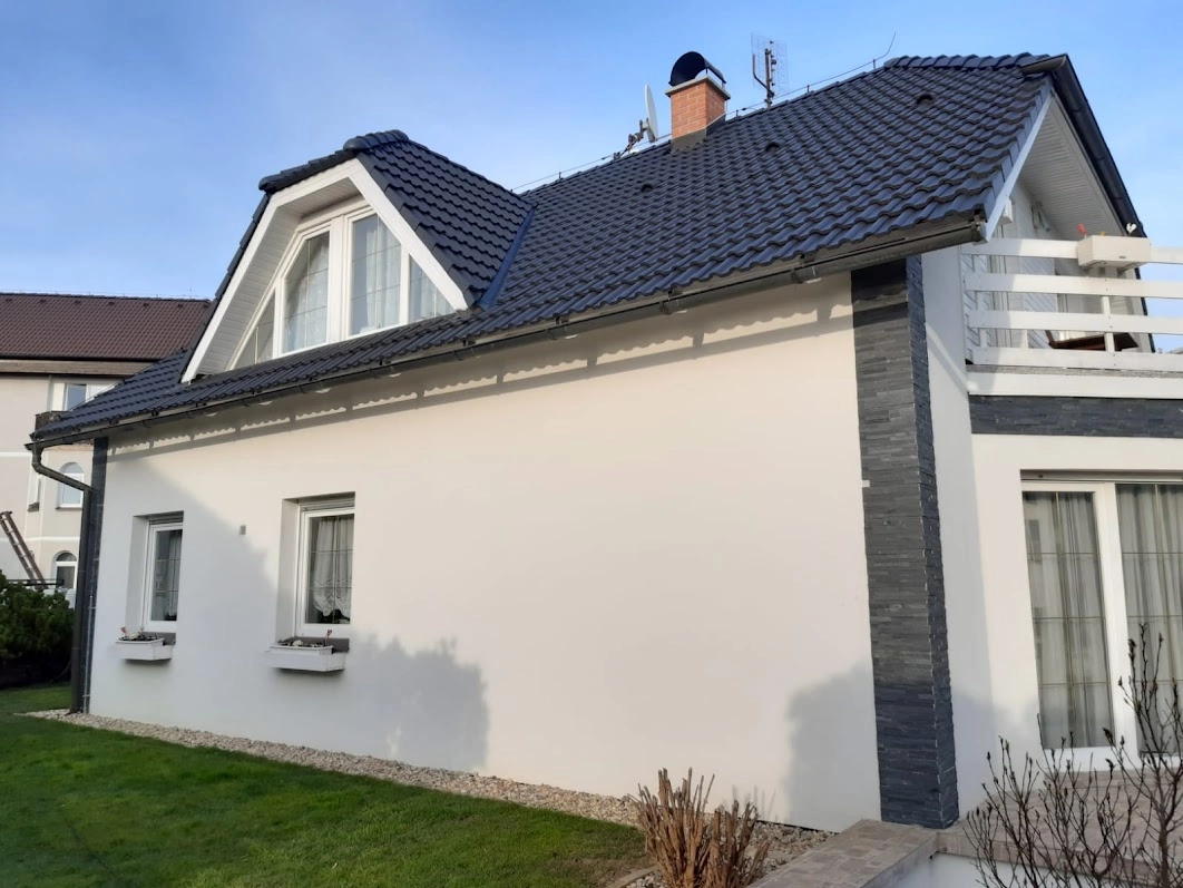 Renovační nátěr taškové střechy