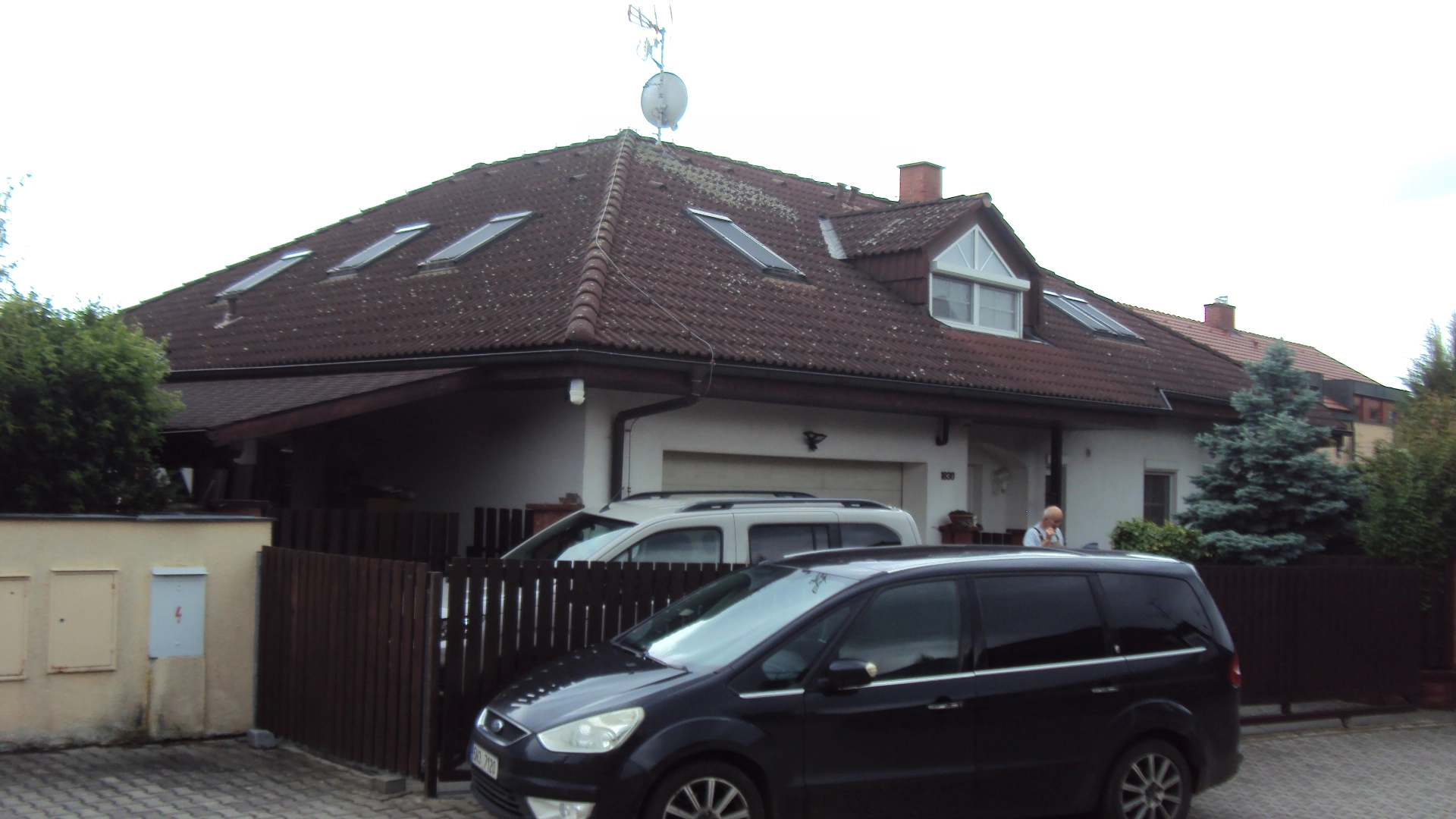 Renovační nátěr taškové střechy
