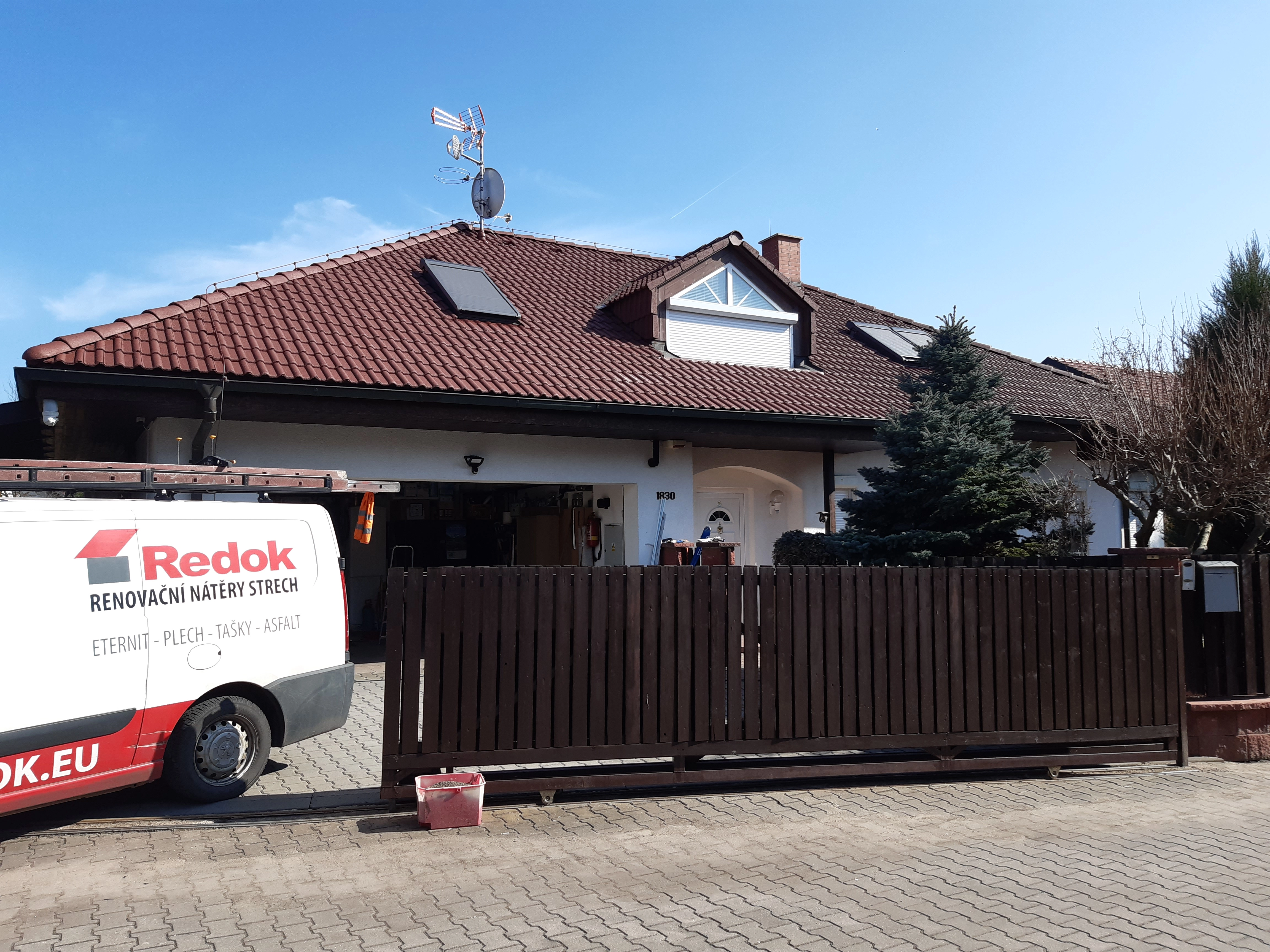 Renovační nátěr taškové střechy