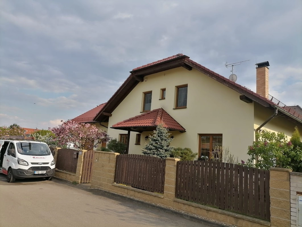 Renovační nátěr taškové střechy