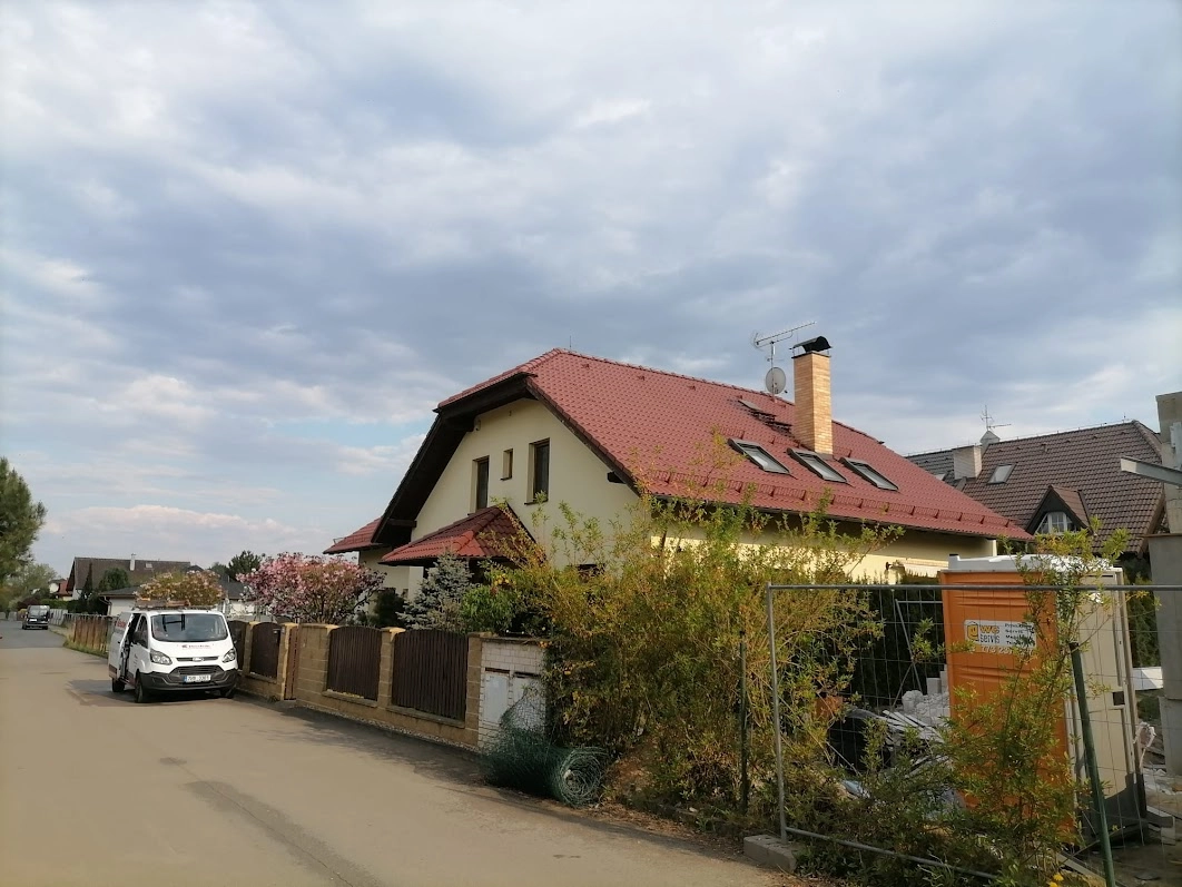 Renovační nátěr taškové střechy