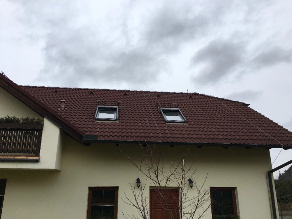 Renovační nátěr taškové střechy