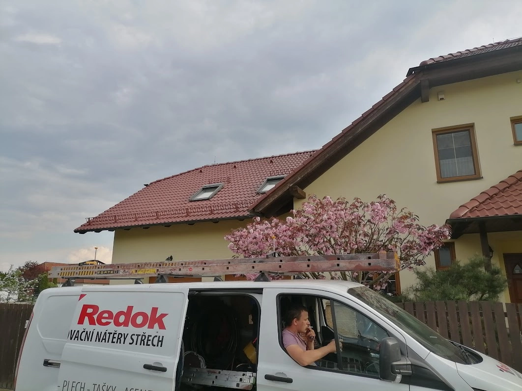 Renovační nátěr taškové střechy
