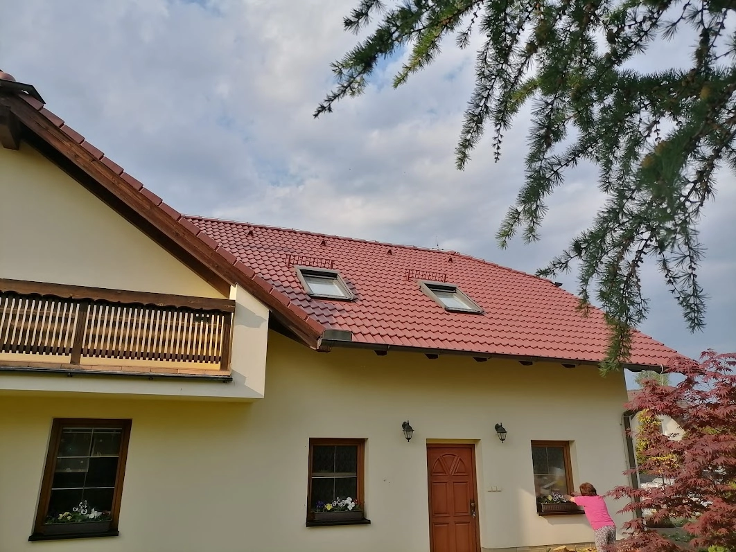 Renovační nátěr taškové střechy