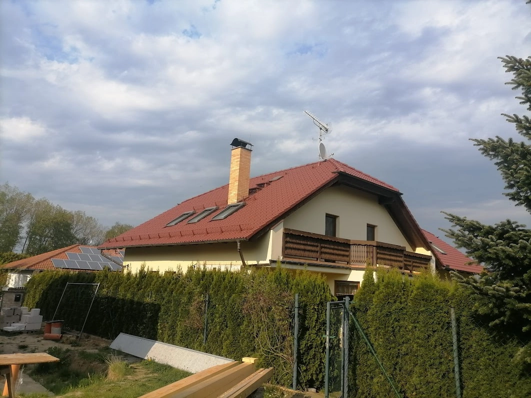 Renovační nátěr taškové střechy
