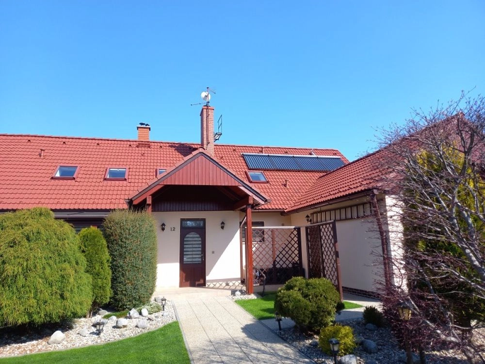 Renovační nátěr taškové střechy