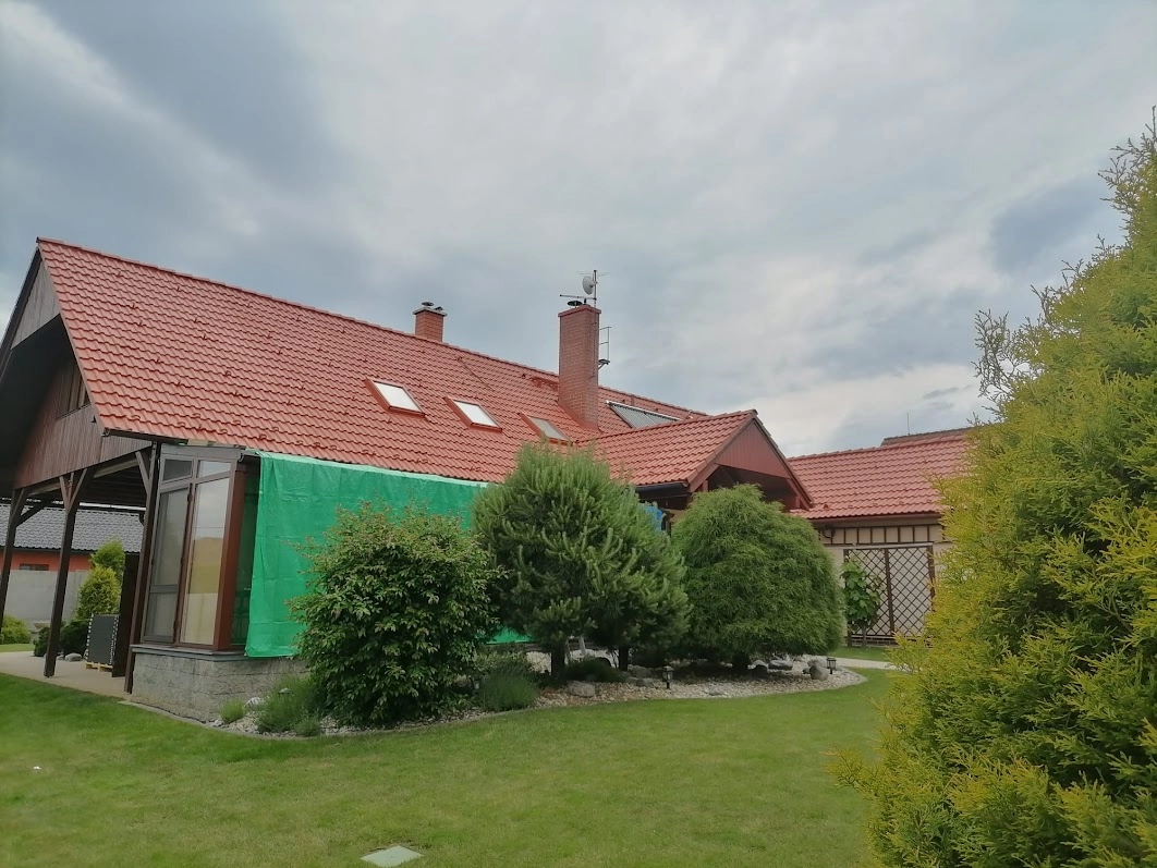 Renovační nátěr taškové střechy
