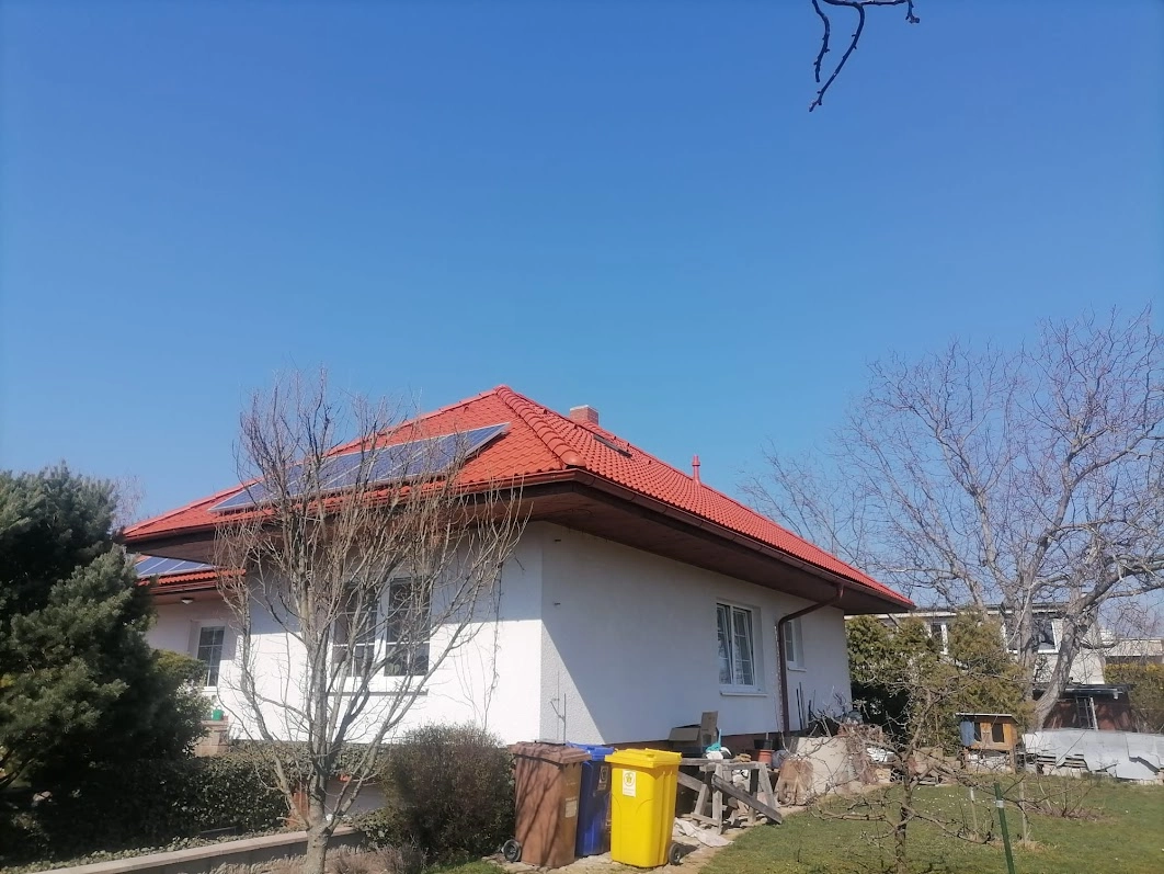 Renovační nátěr taškové střechy