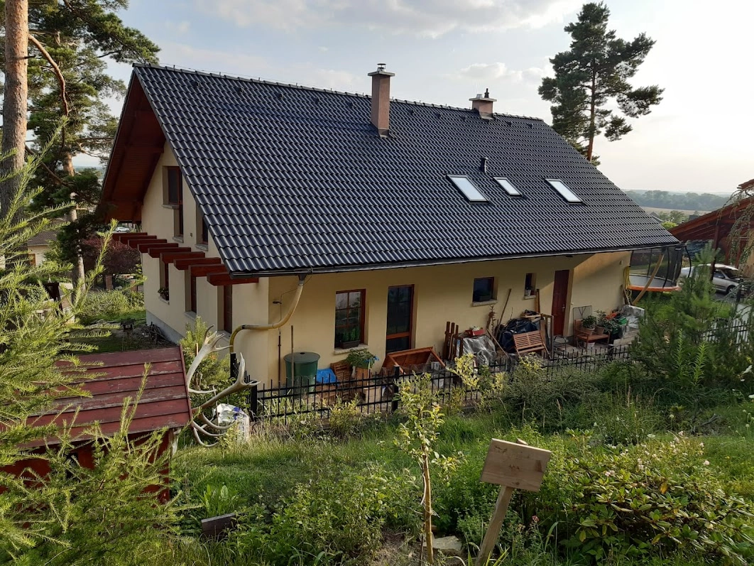 Renovační nátěr taškové střechy - po