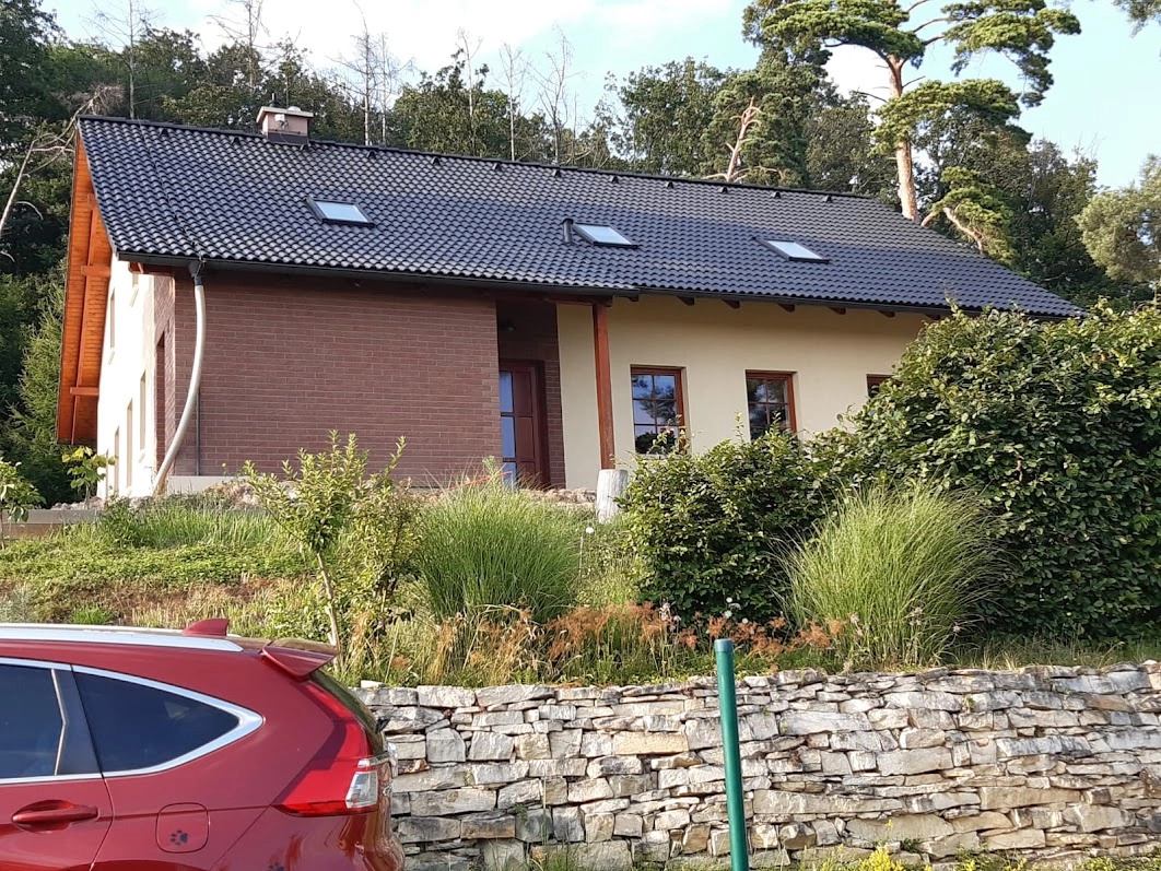 Renovační nátěr taškové střechy