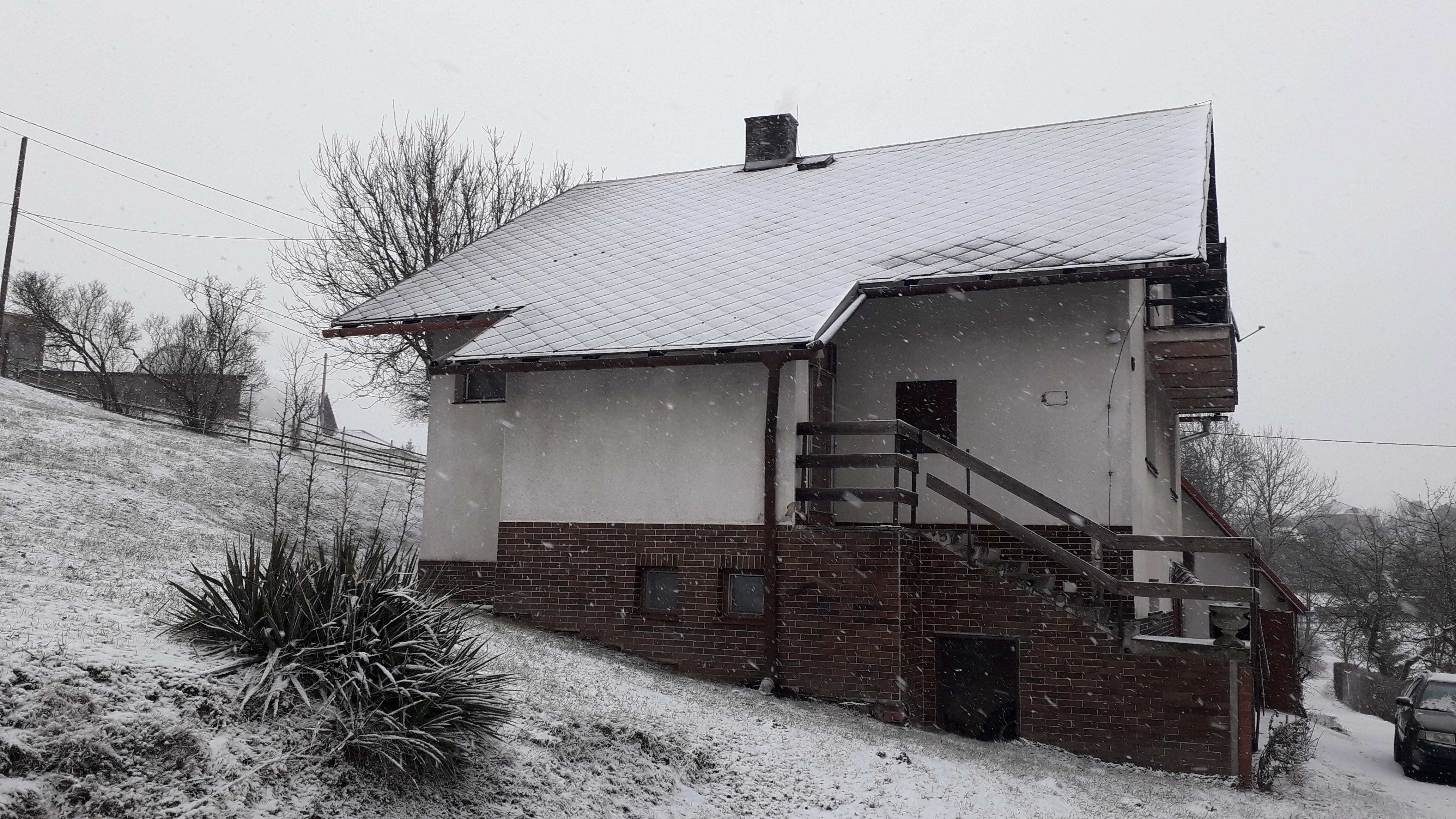 Renovační nátěr eternitové střechy - před