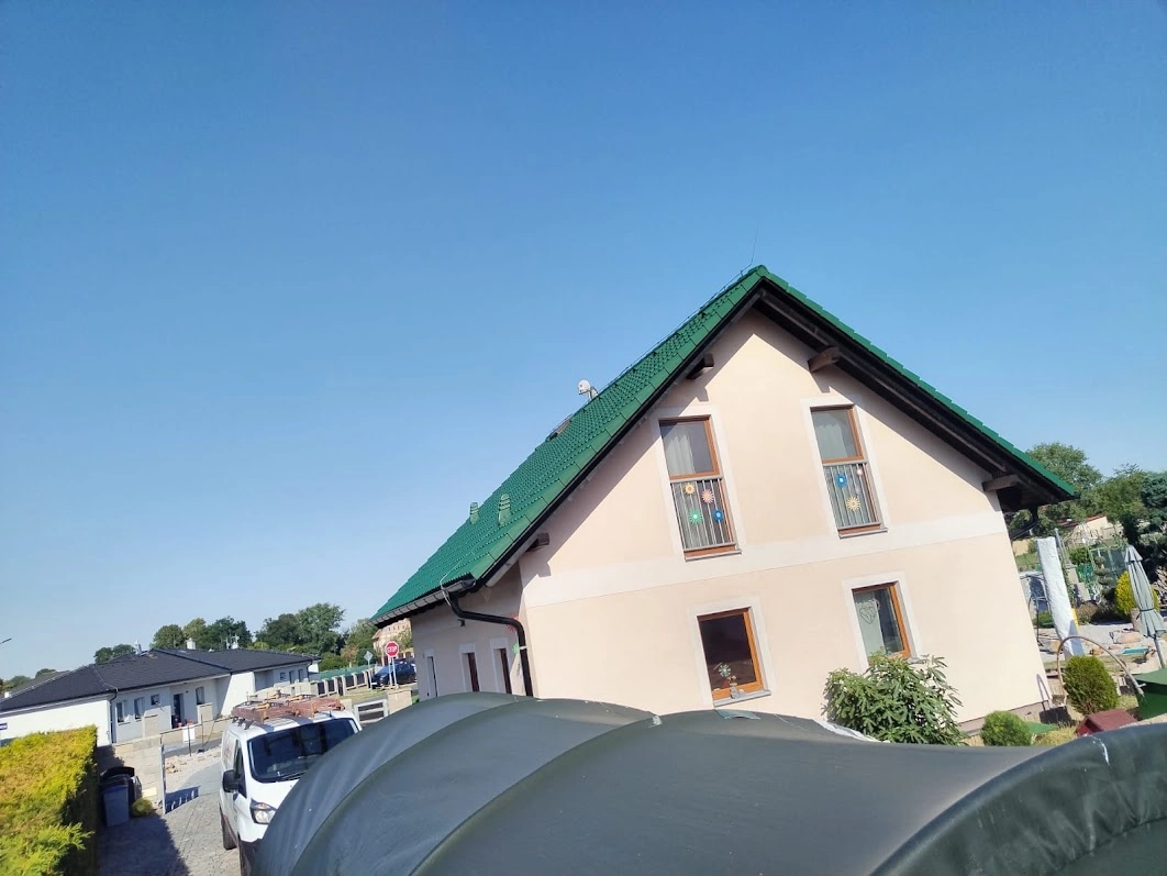 Renovační nátěr taškové střechy
