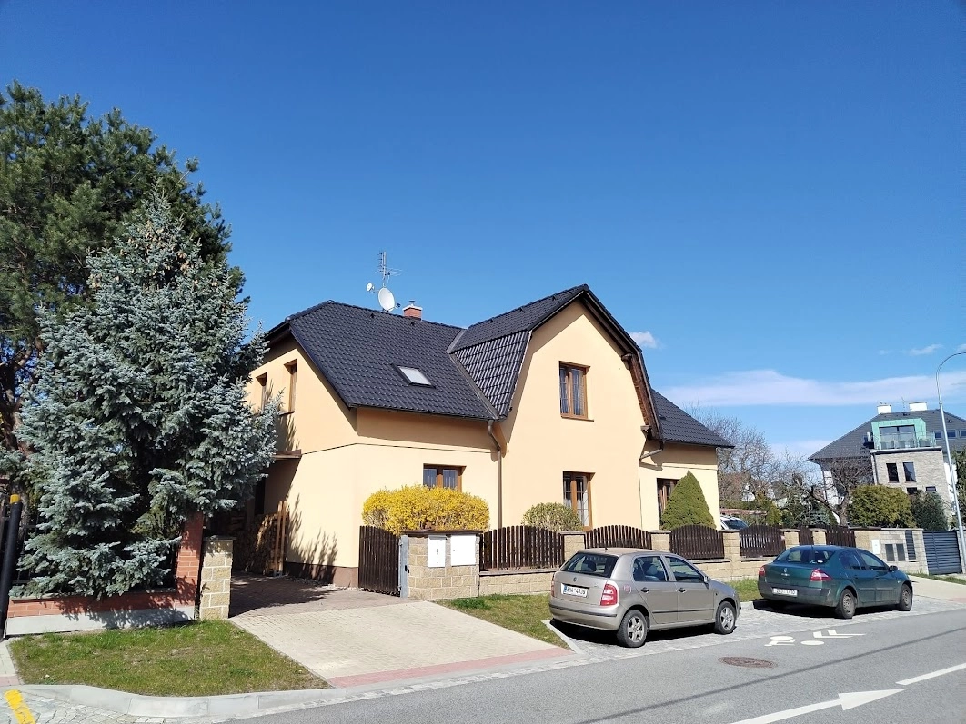 Renovační nátěr taškové střechy - po