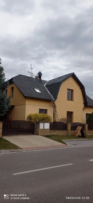 Renovační nátěr taškové střechy