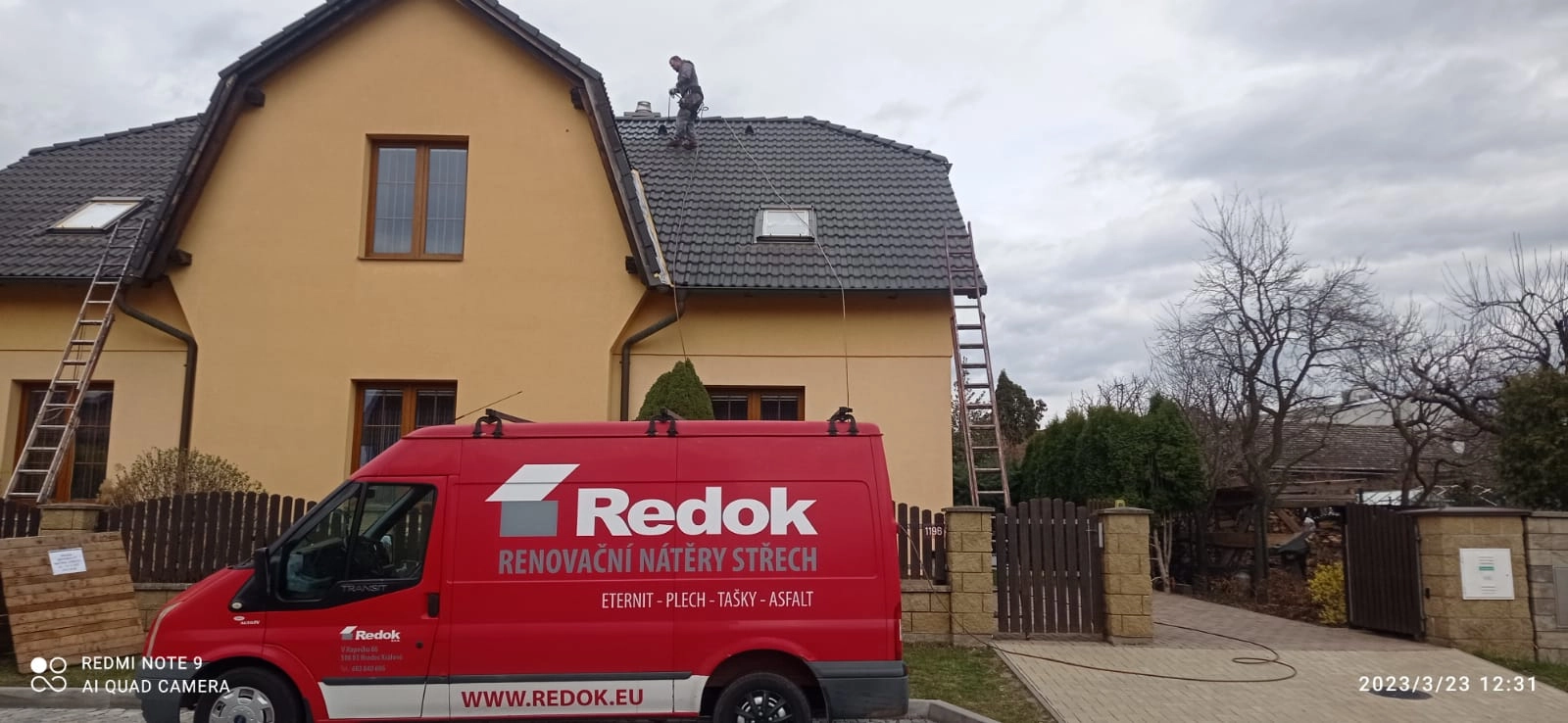 Renovační nátěr taškové střechy