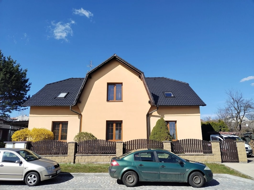 Renovační nátěr taškové střechy