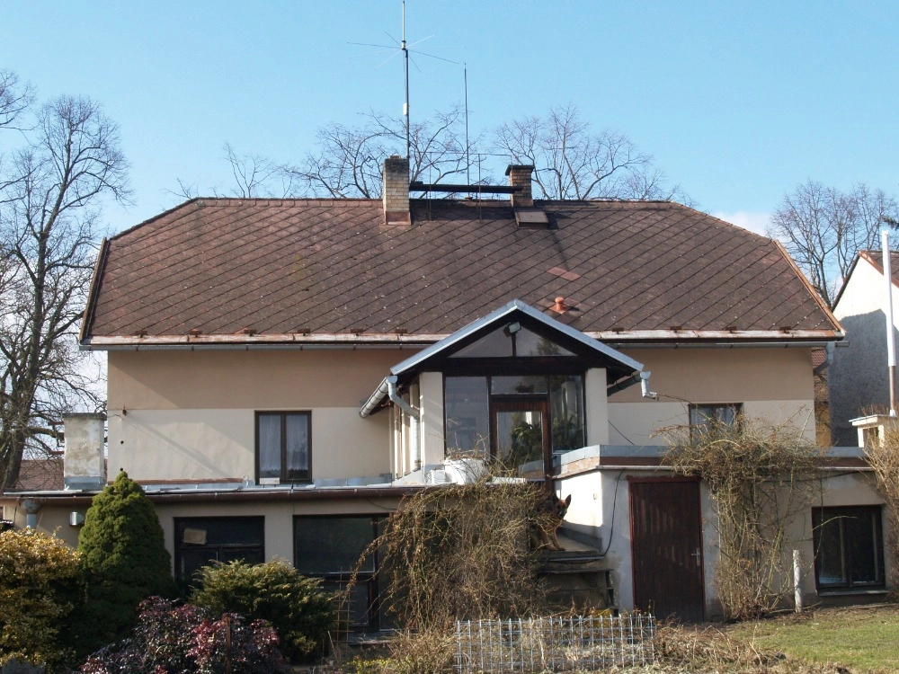 Renovační nátěr eternitové střechy - před
